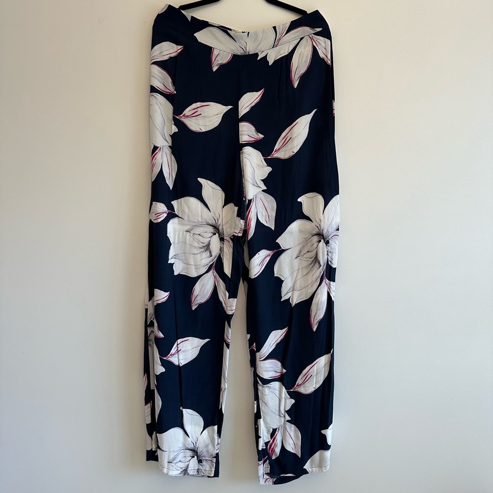 Dynamite Black Wide-Leg Floral Pants with White & Pink Accents
